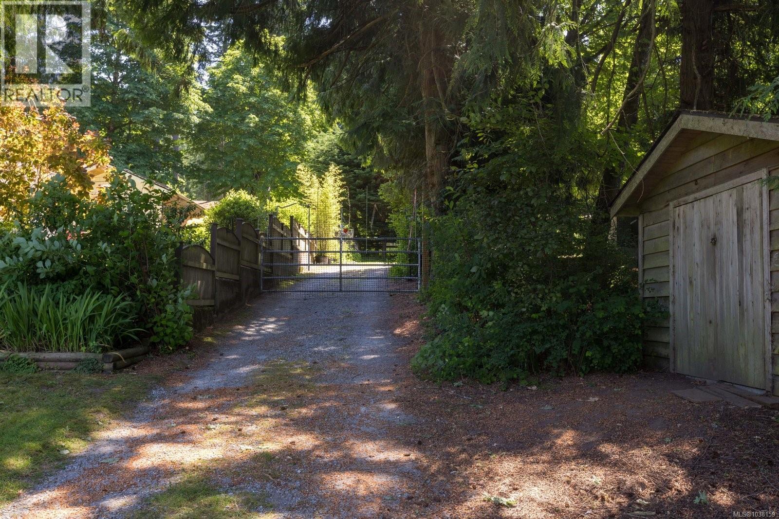 1087 Maple Rd - 33