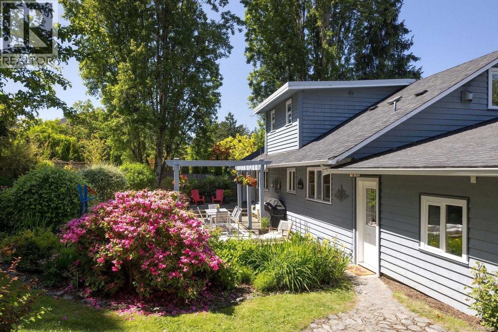 1087 Maple Rd - 49
