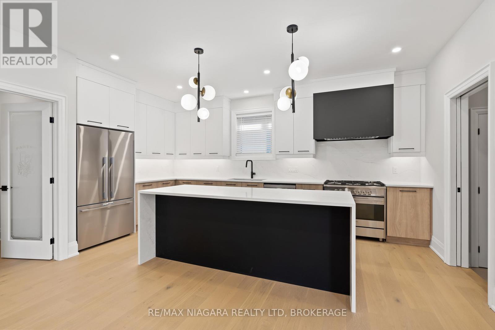 16 ACCURSI CRESCENT - 6