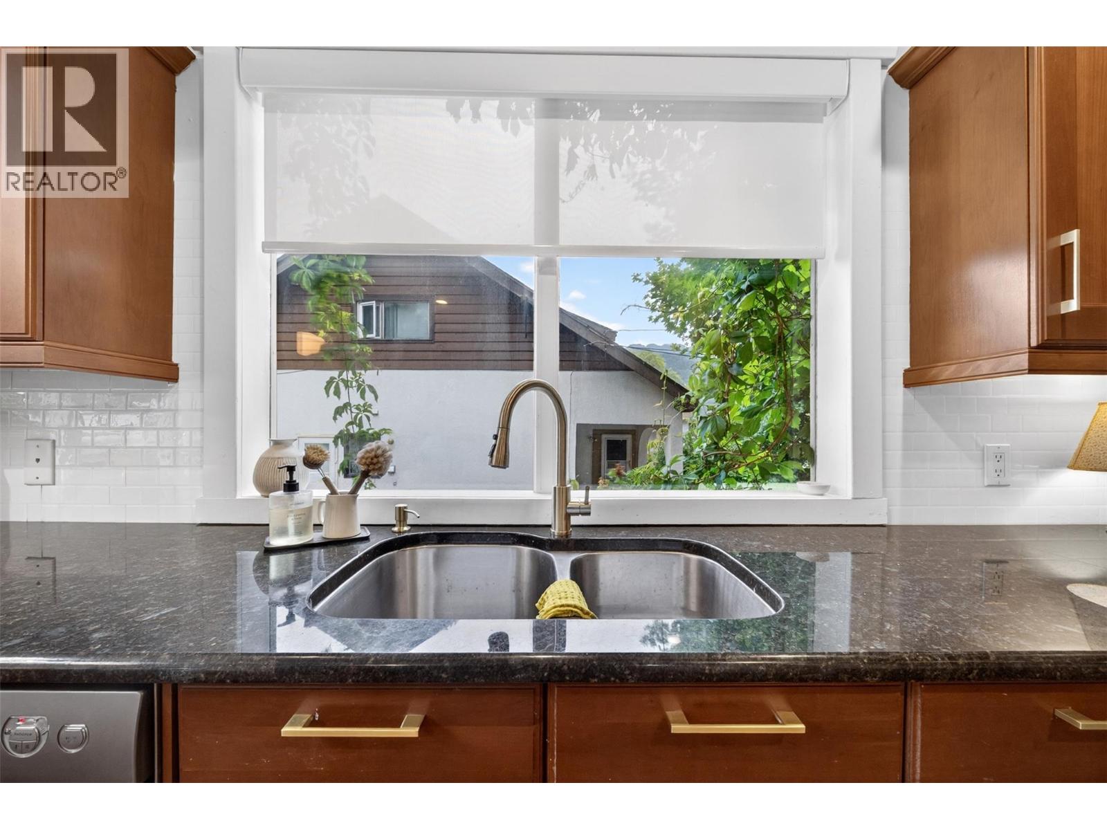 230 Shuswap Street Southeast, Salmon Arm