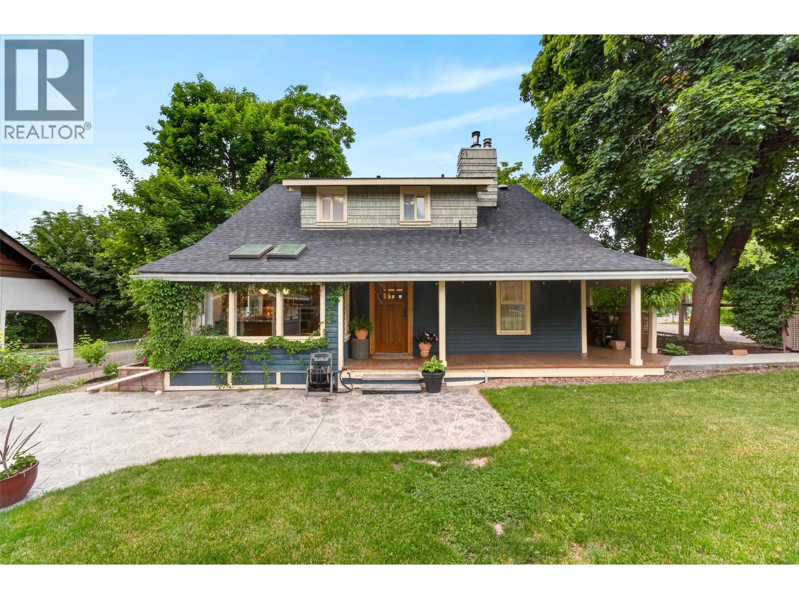  230 Shuswap Street Southeast, Salmon Arm