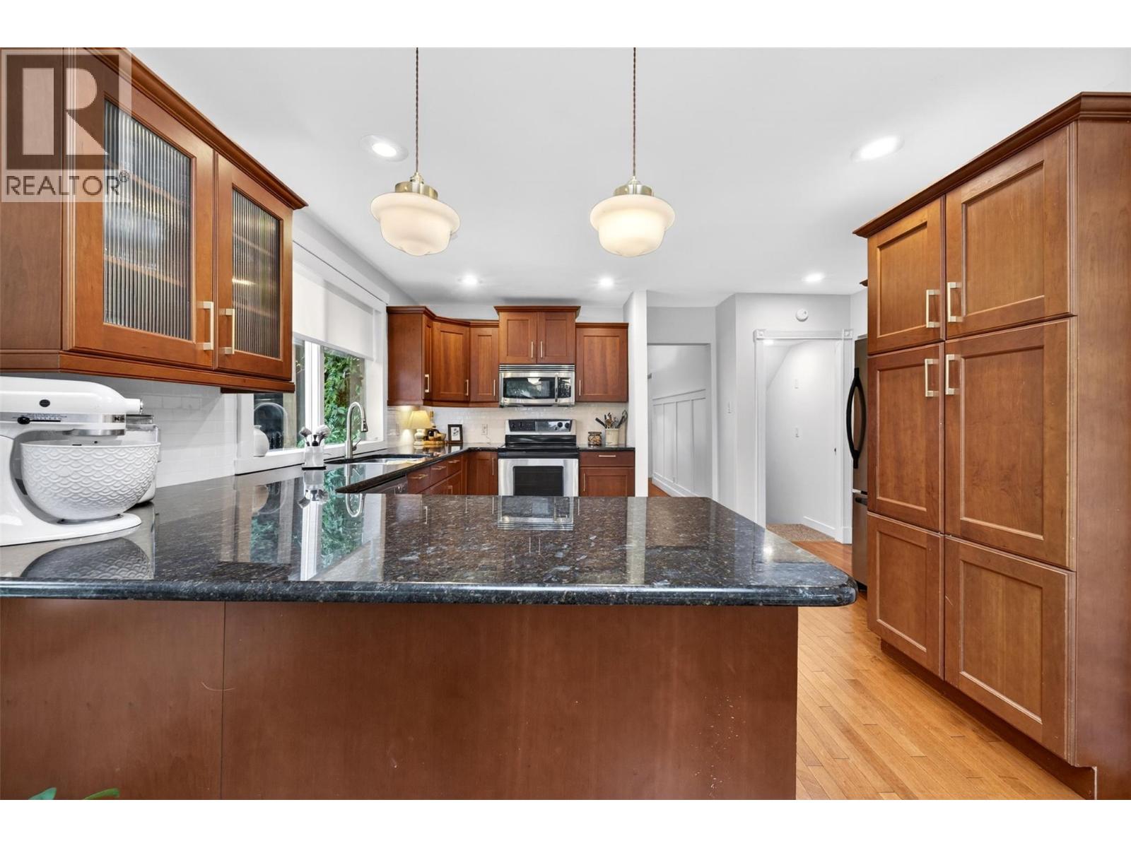  230 Shuswap Street Southeast, Salmon Arm