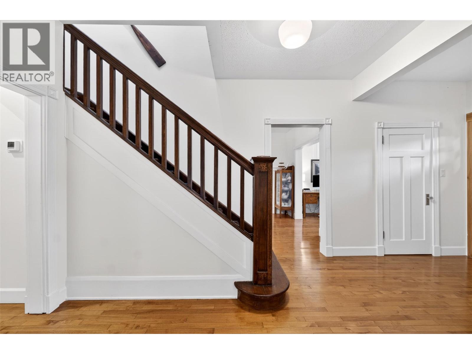  230 Shuswap Street Southeast, Salmon Arm