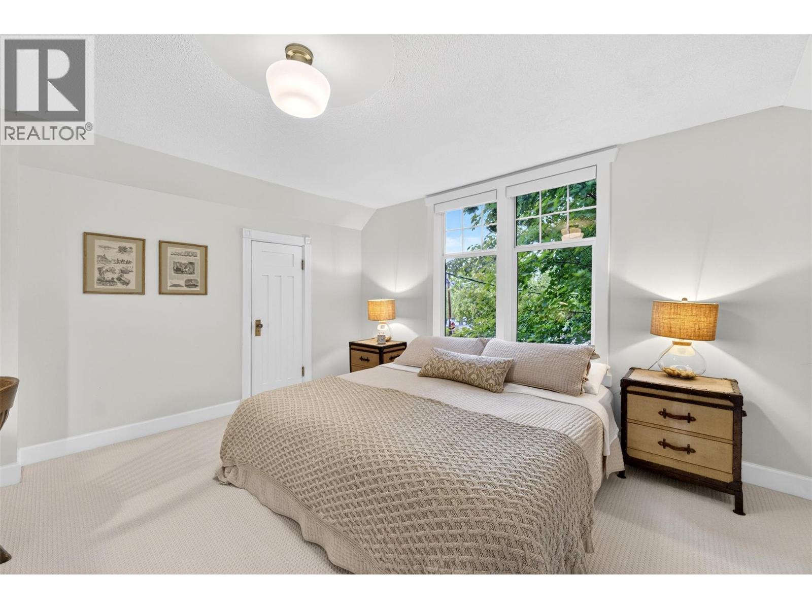  230 Shuswap Street Southeast, Salmon Arm