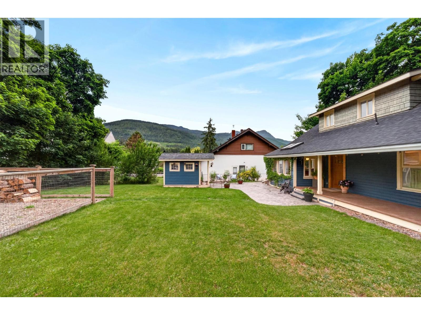  230 Shuswap Street Southeast, Salmon Arm