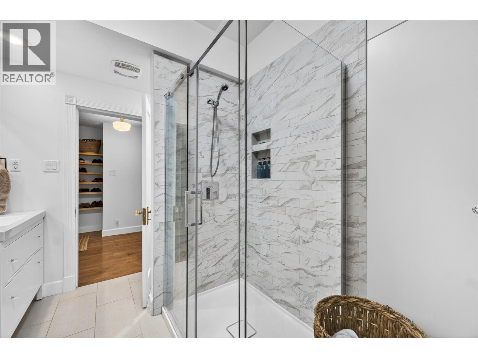  230 Shuswap Street Southeast, Salmon Arm