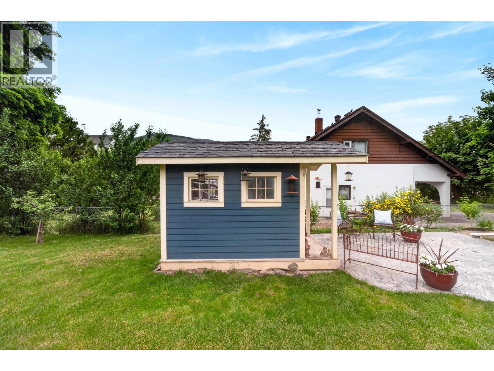  230 Shuswap Street Southeast, Salmon Arm