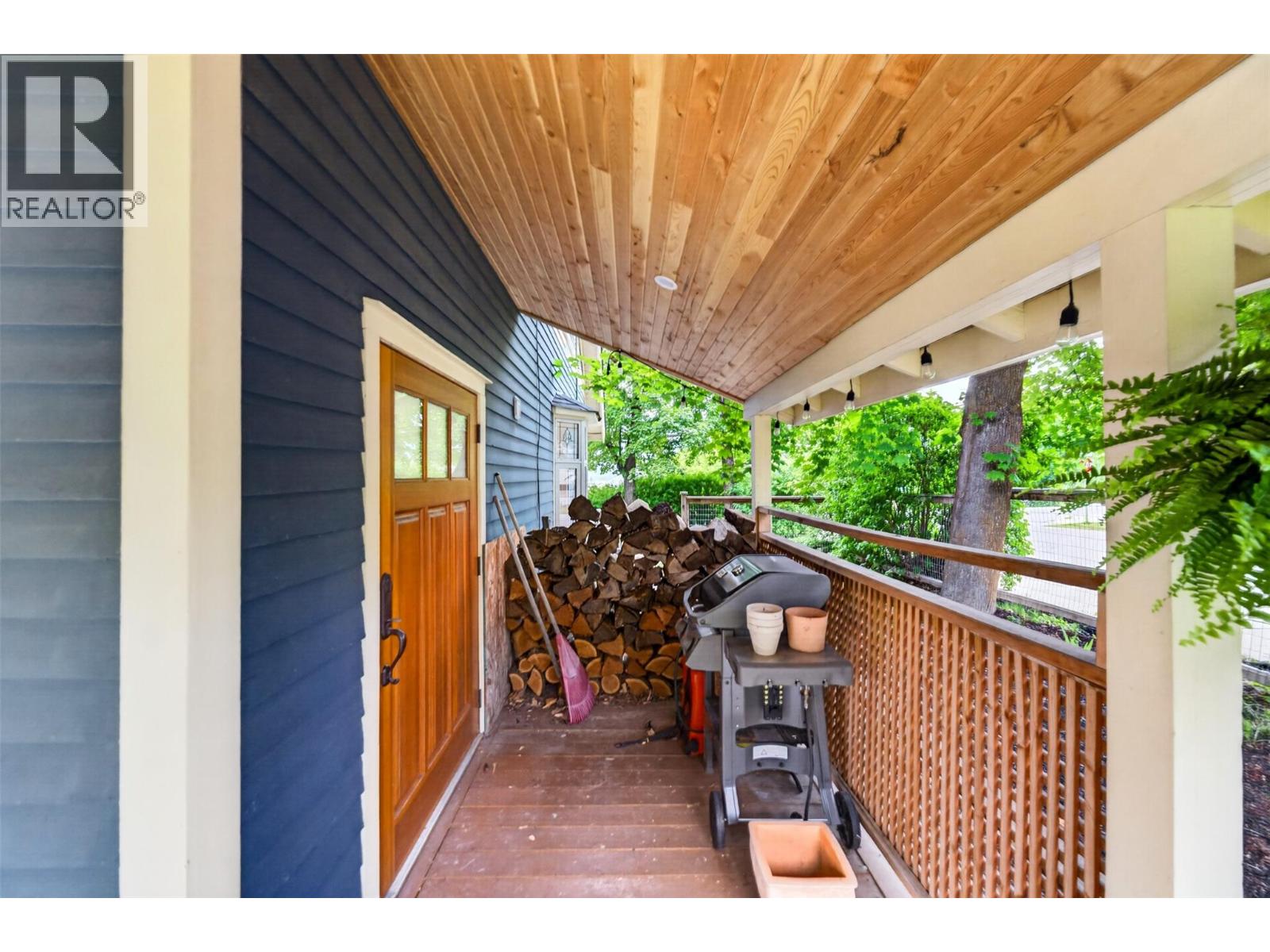  230 Shuswap Street Southeast, Salmon Arm