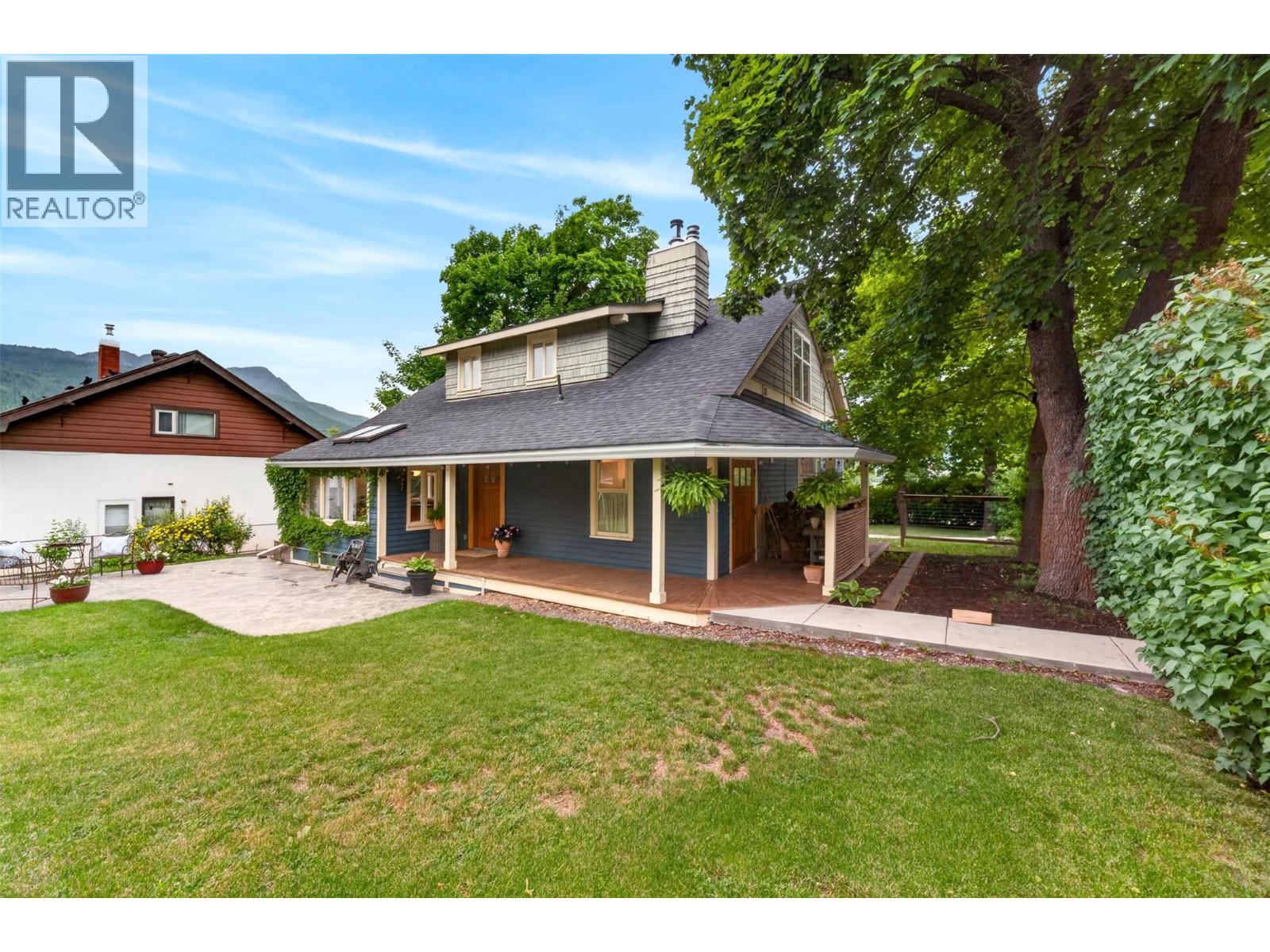  230 Shuswap Street Southeast, Salmon Arm