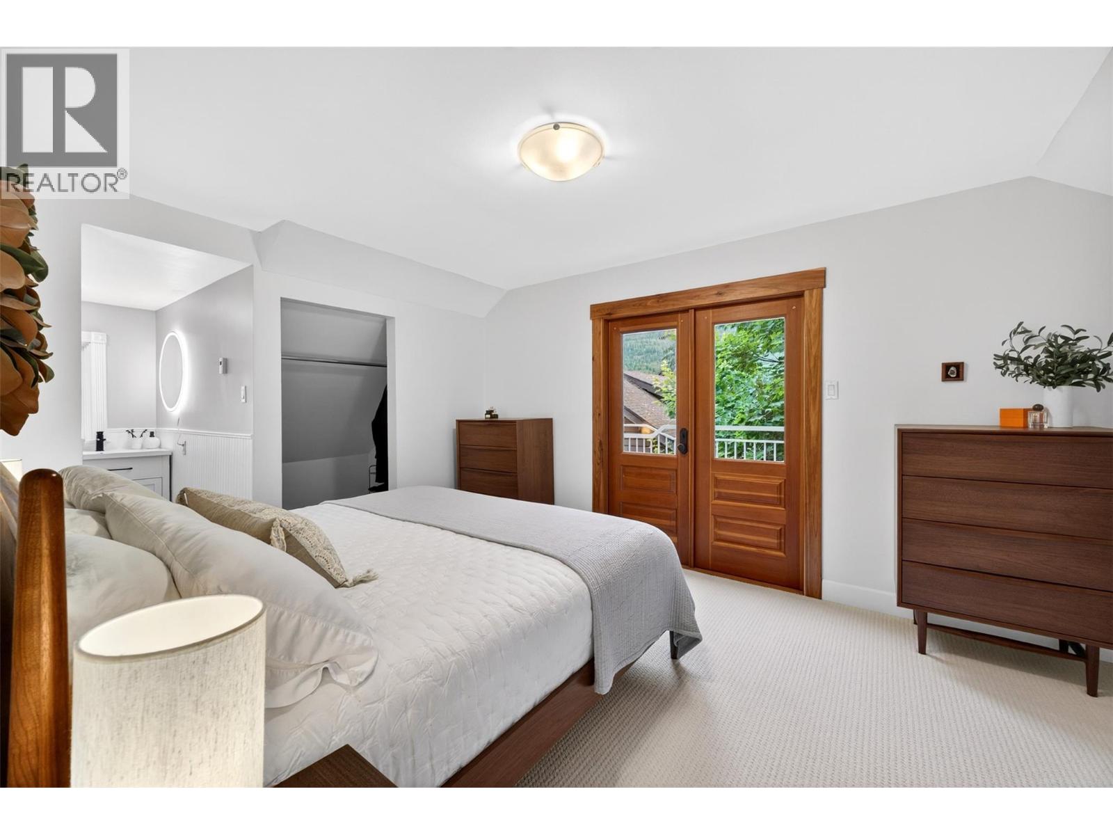  230 Shuswap Street Southeast, Salmon Arm
