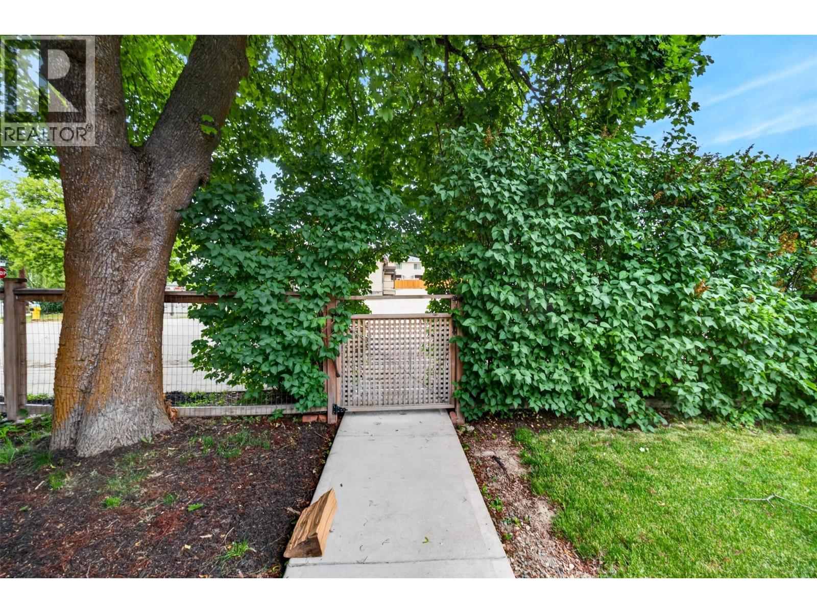  230 Shuswap Street Southeast, Salmon Arm