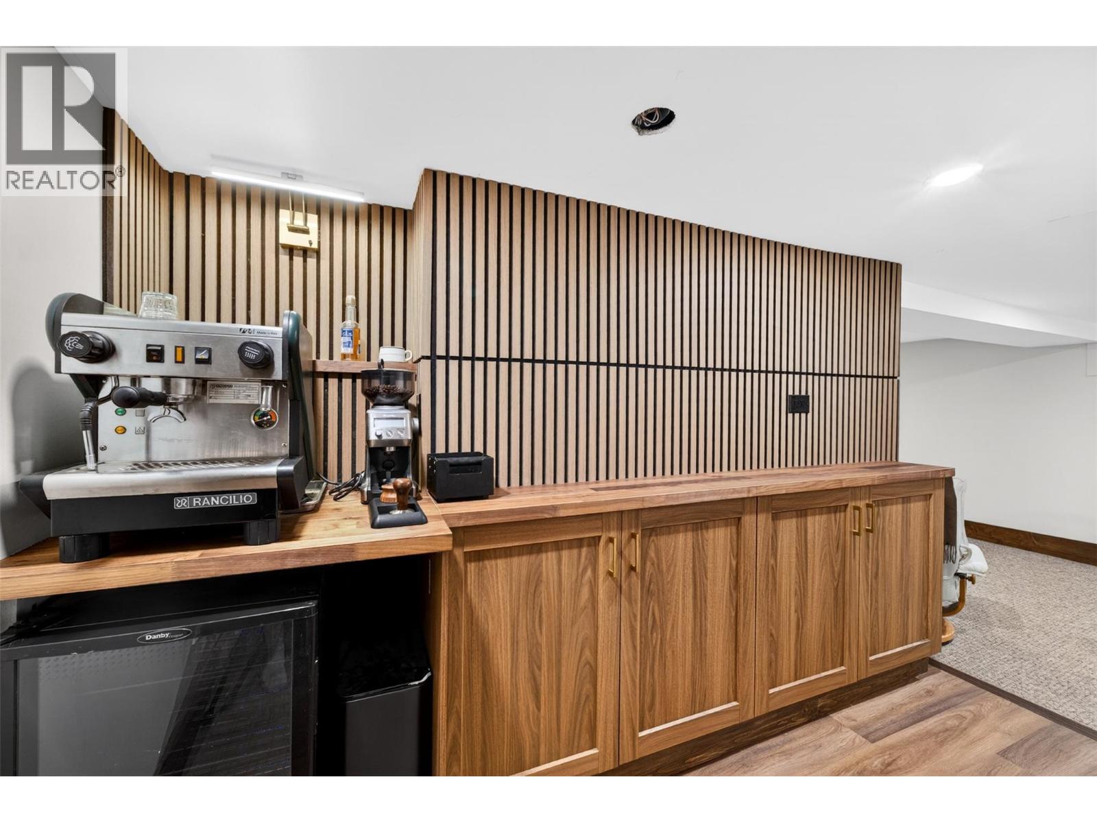  230 Shuswap Street Southeast, Salmon Arm
