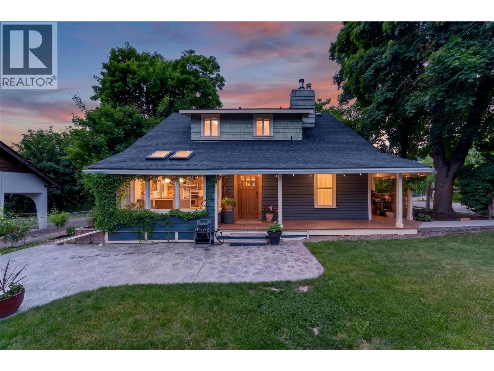  230 Shuswap Street Southeast, Salmon Arm