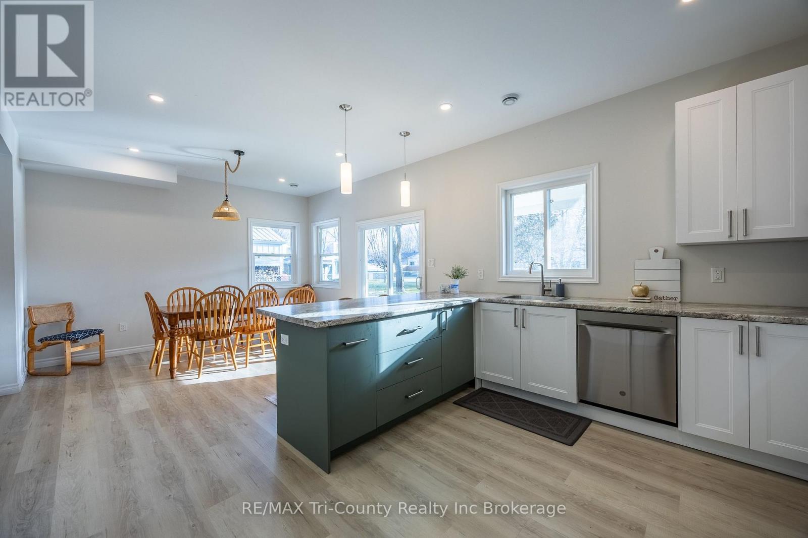 6 ADDISON STREET - 8
