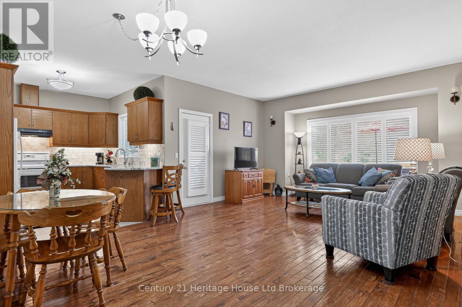 #13 450 LAKEVIEW DRIVE - Image 12