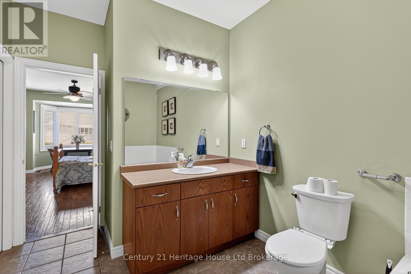 #13 450 LAKEVIEW DRIVE - Image 17