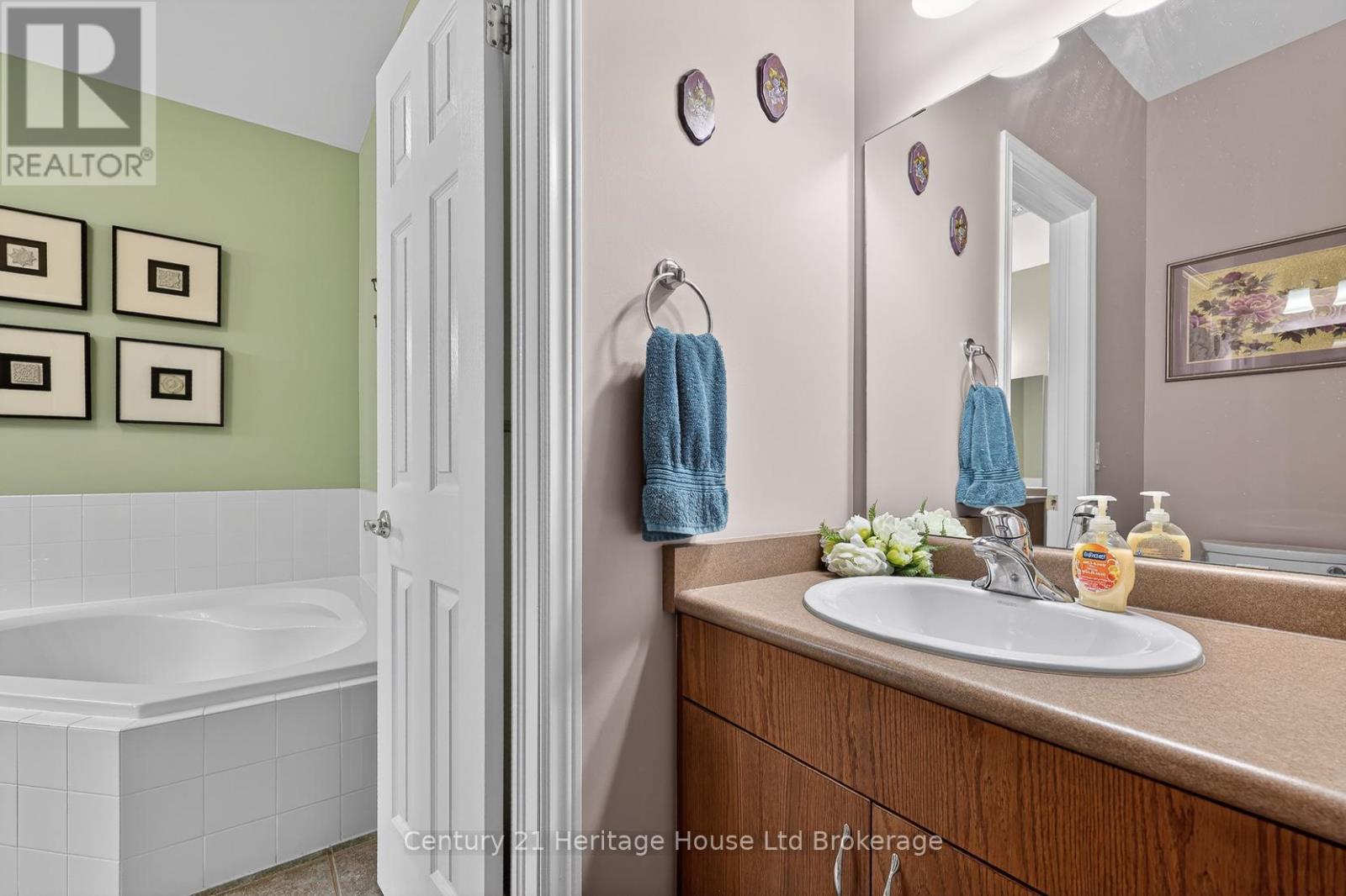 #13 450 LAKEVIEW DRIVE - Image 21