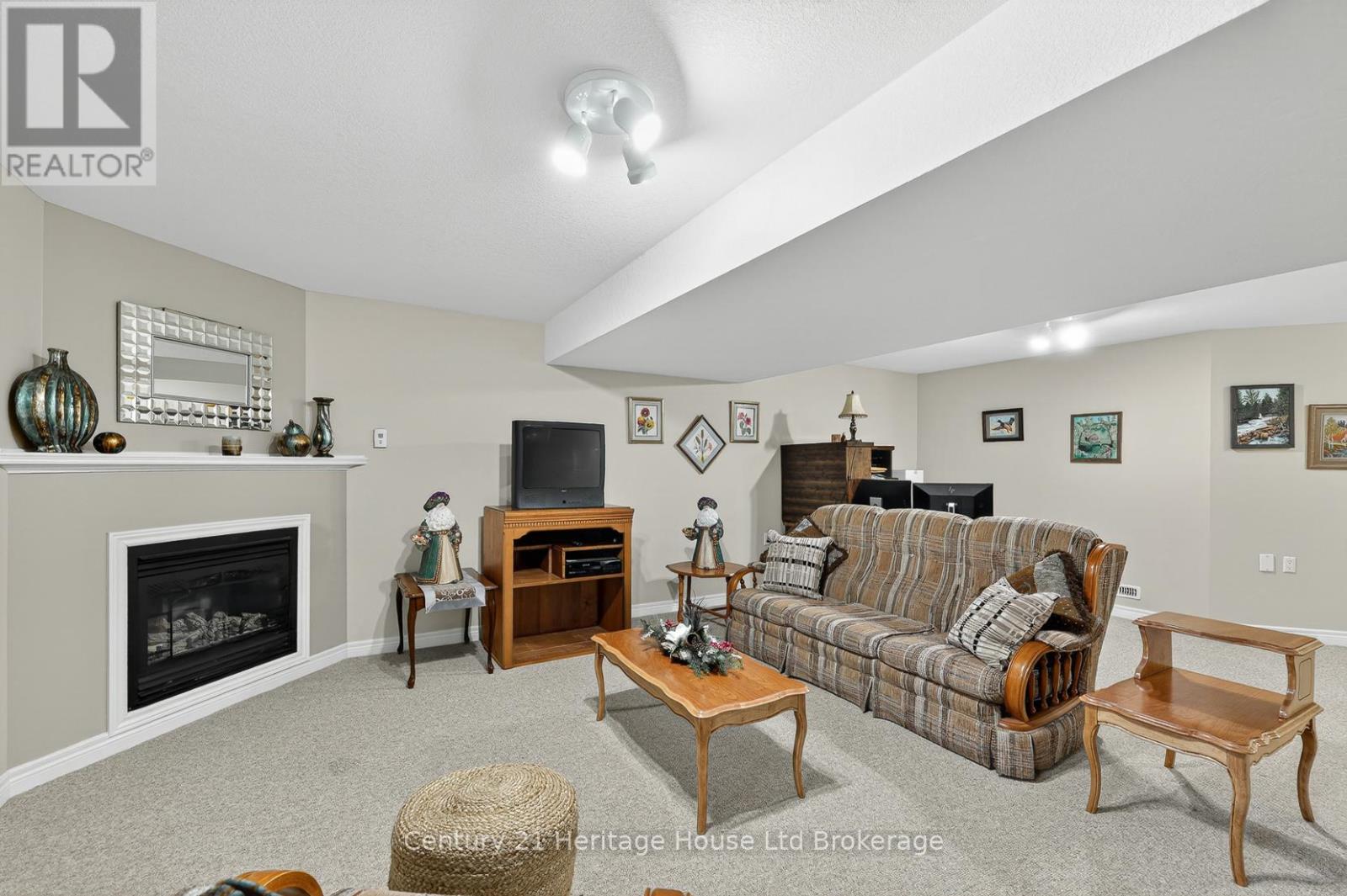 #13 450 LAKEVIEW DRIVE - Image 23