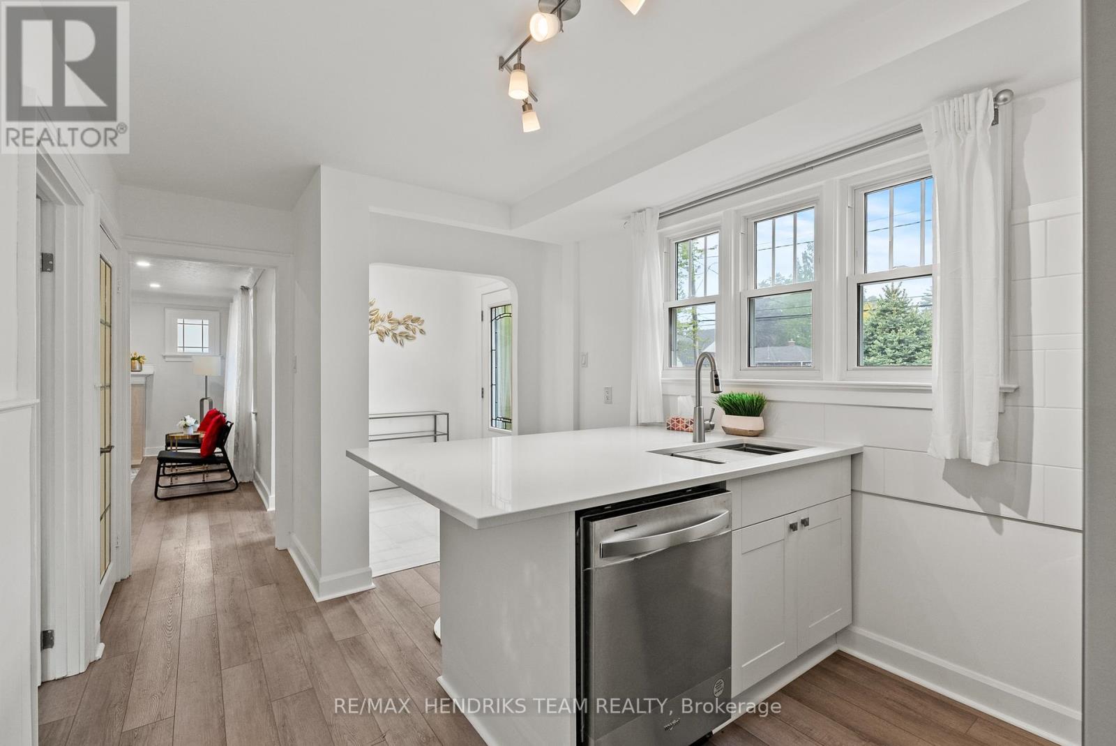 540 NIAGARA STREET - 11