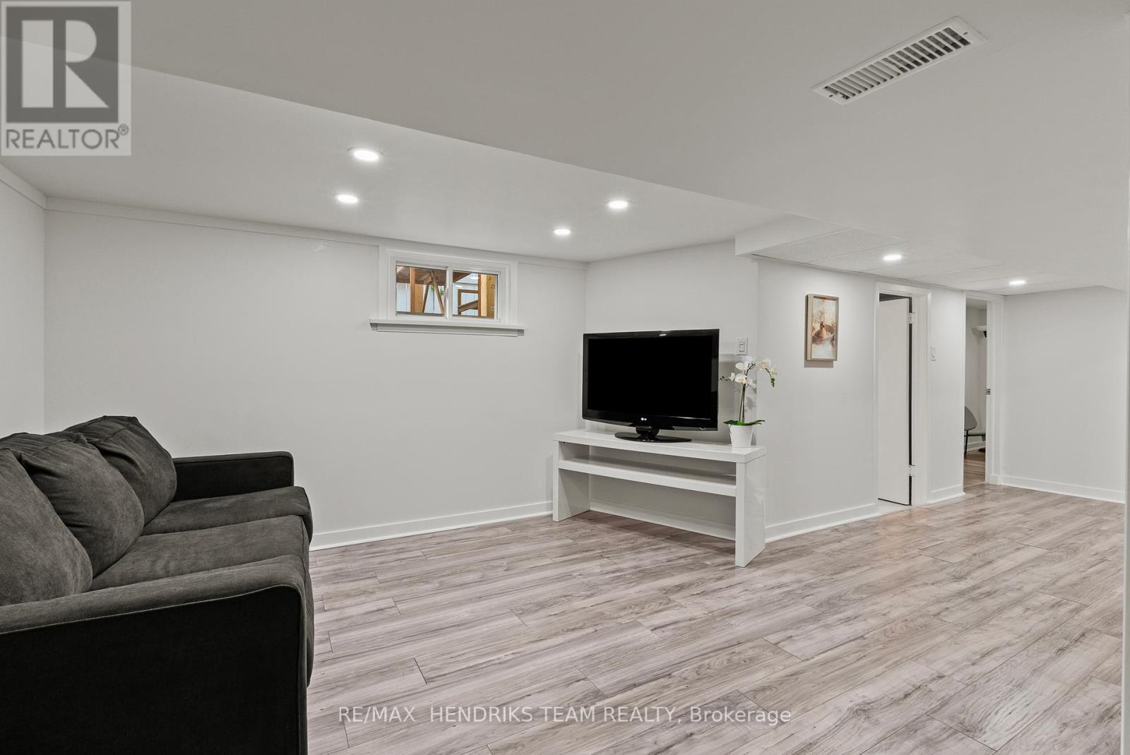 540 NIAGARA STREET - 23