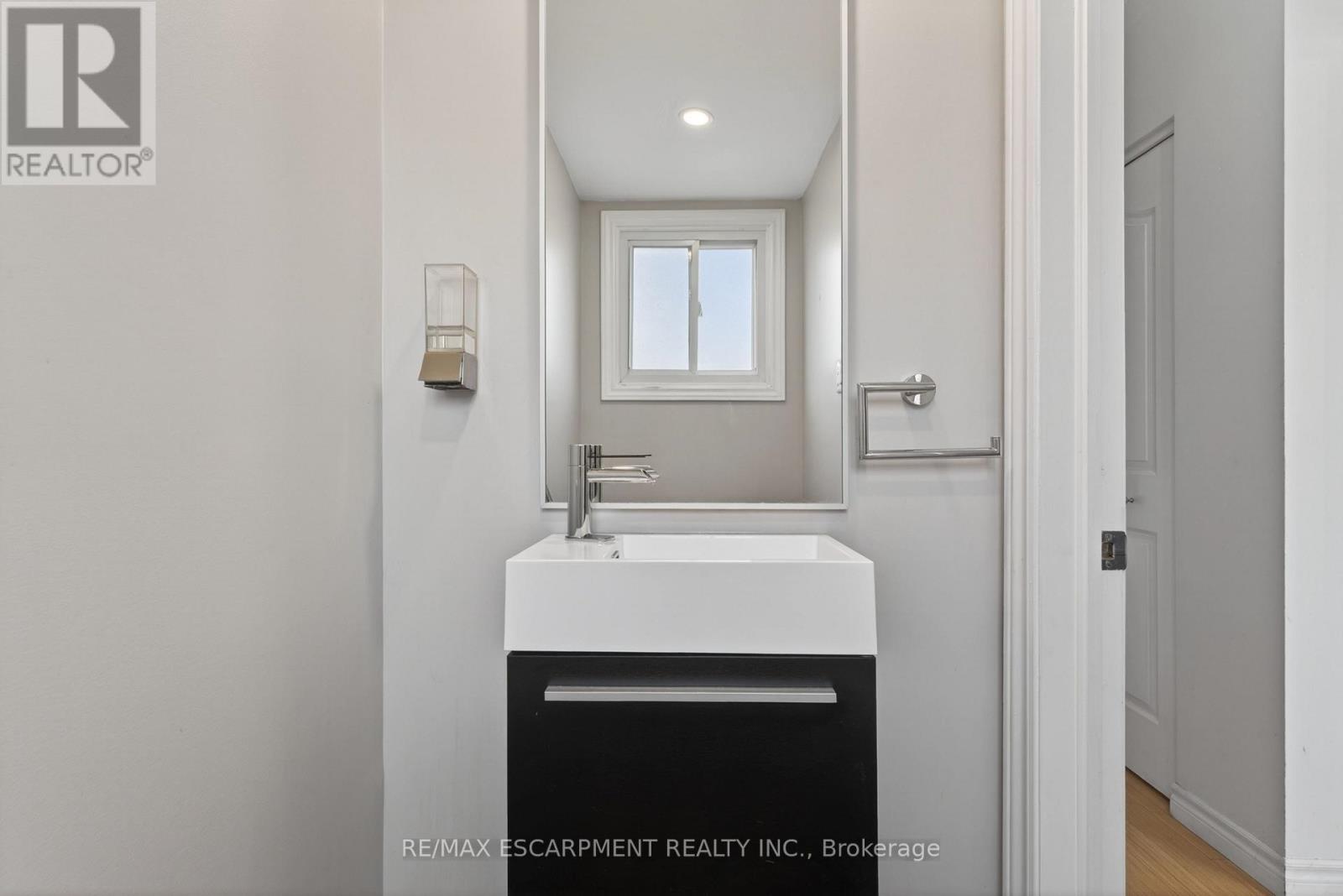 #31 2700 BARTON STREET E - 15