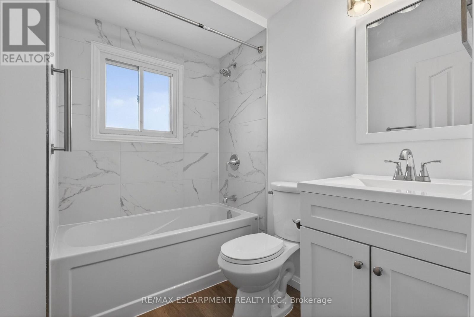 #31 2700 BARTON STREET E - 17