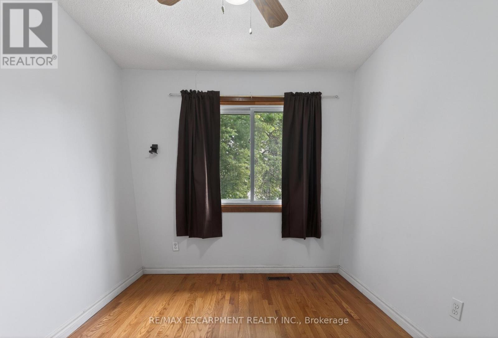 #31 2700 BARTON STREET E - 23