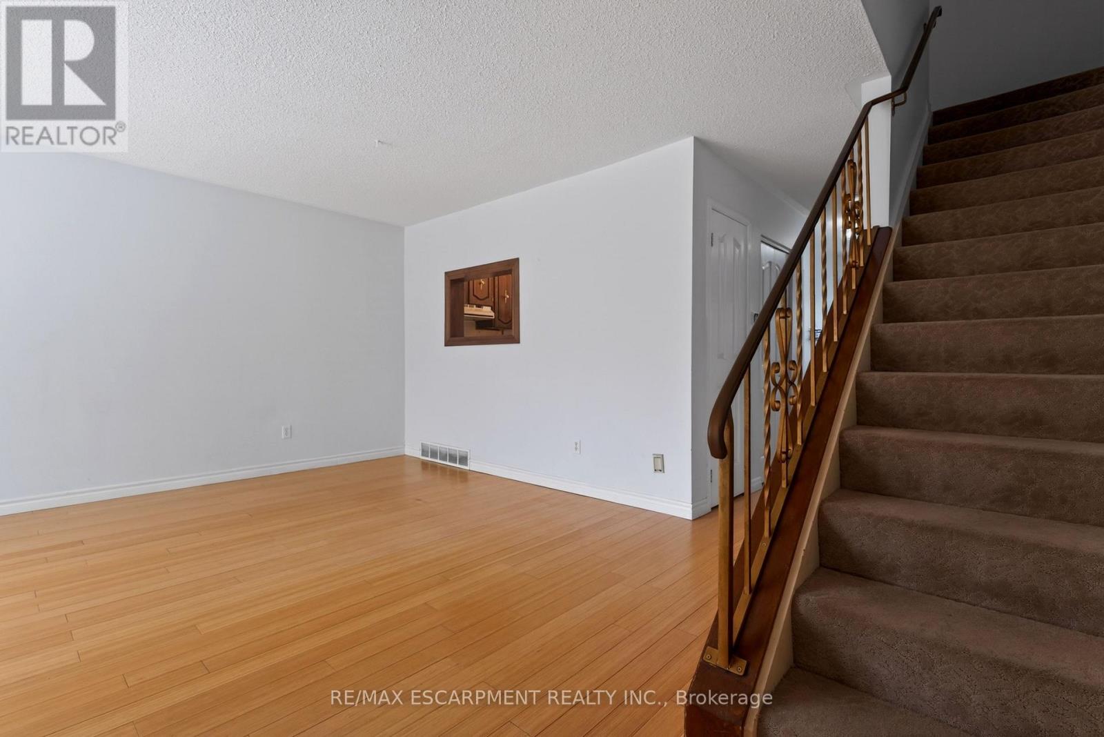 #31 2700 BARTON STREET E - 5
