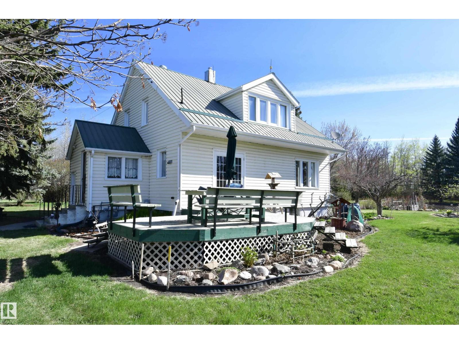 49074 RGE RD 241 exterior