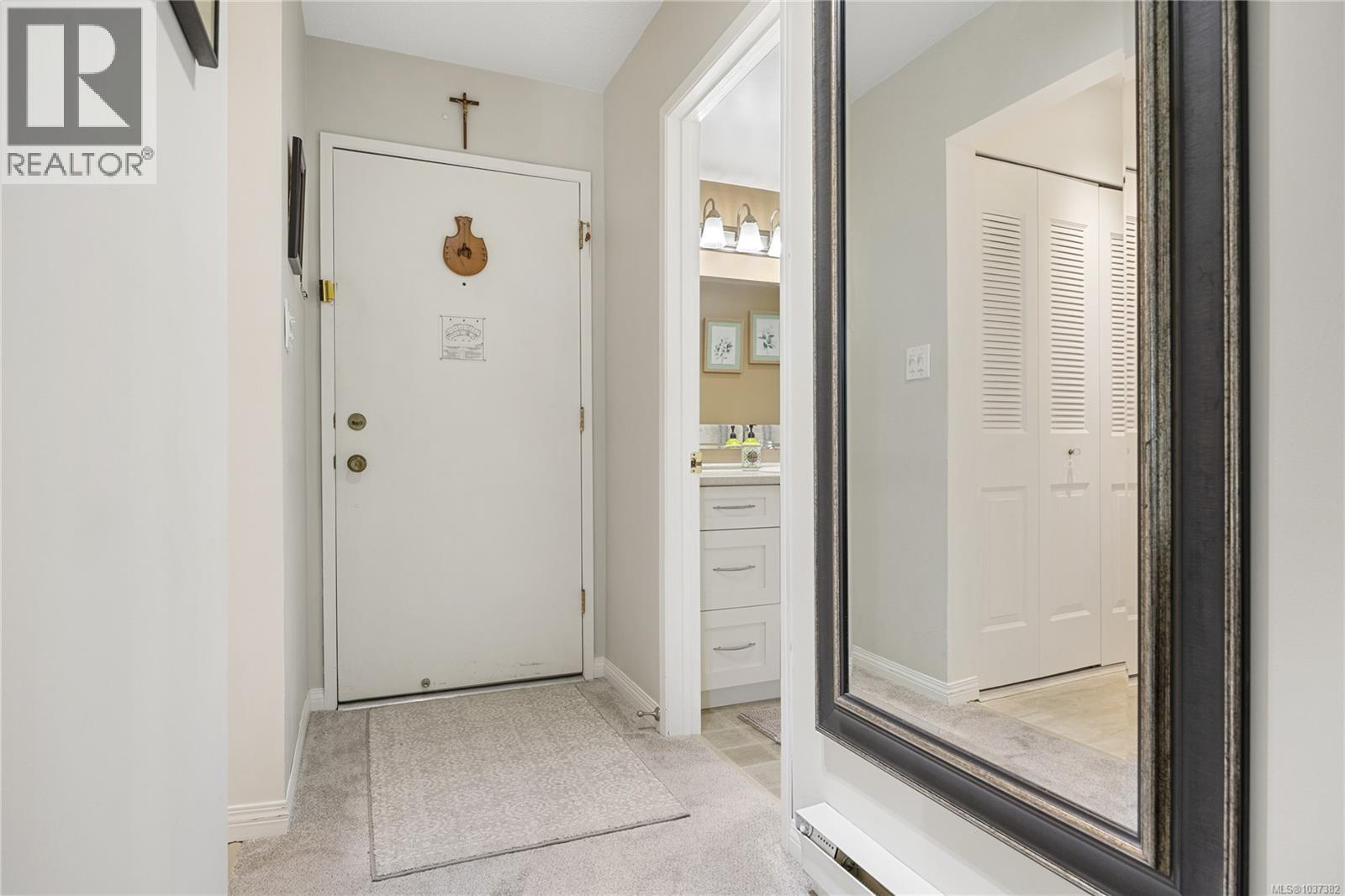 210 3962 Cedar Hill Rd, Saanich