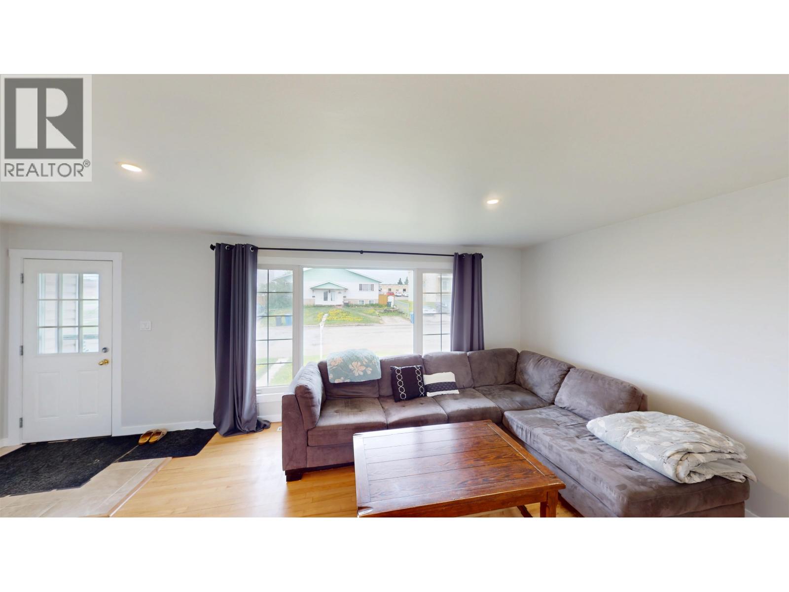 9519 99 AVENUE - 4