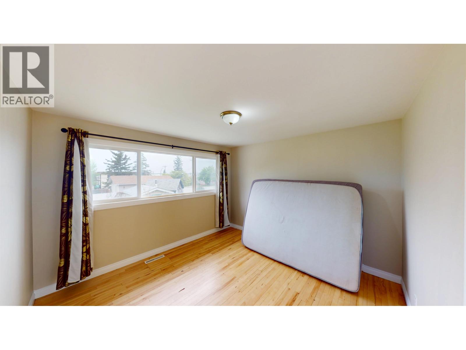 9519 99 AVENUE - 10