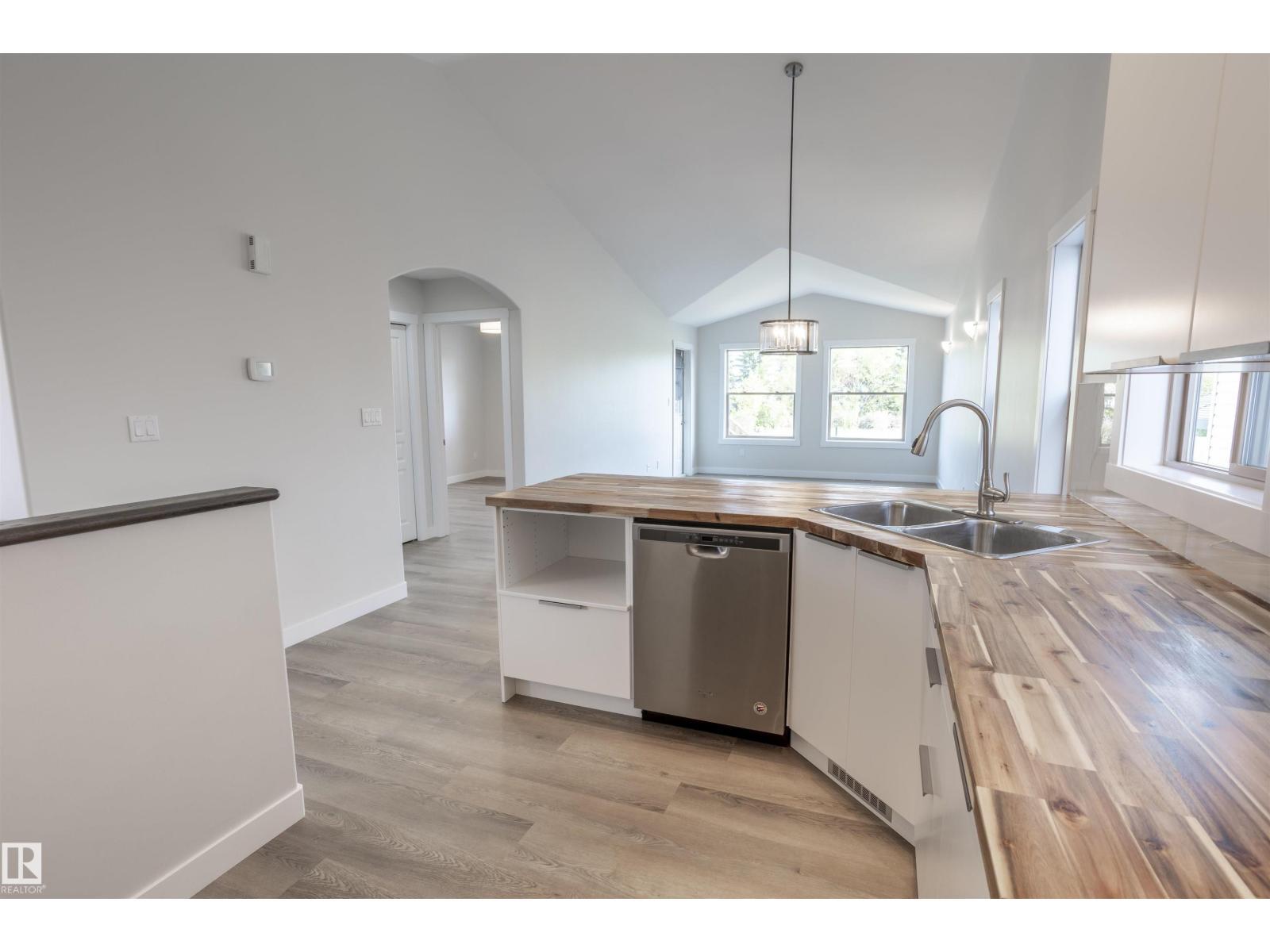 738 KANANASKIS DR - photo 2