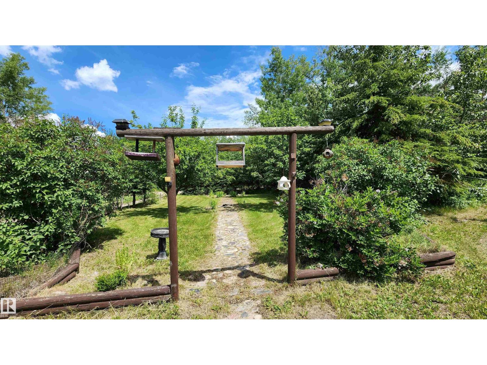 174 63303 Hwy 867 exterior