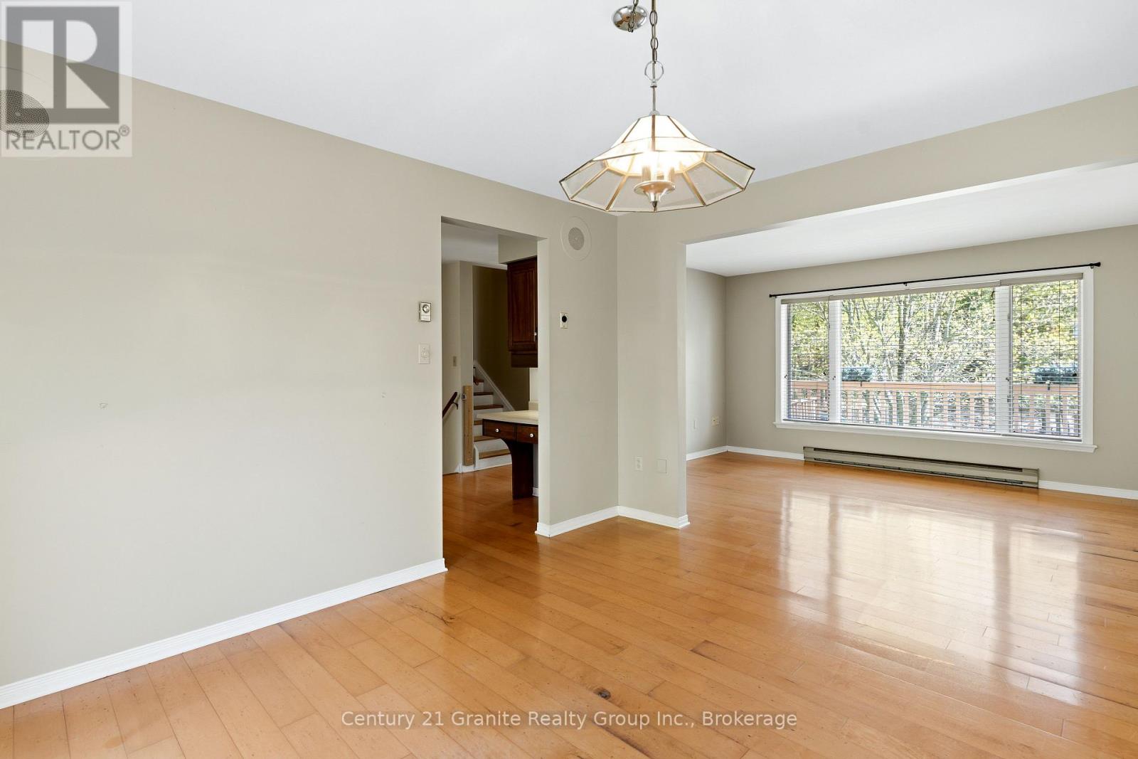 117 RIVERSIDE DRIVE E - Image 13