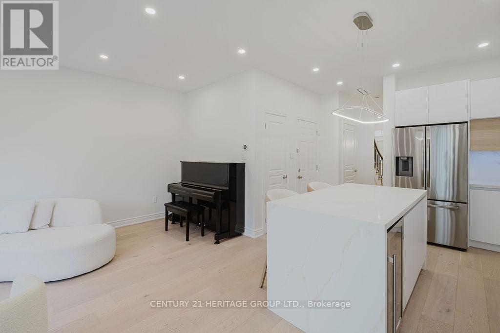 21 THISTLE AVENUE - 12