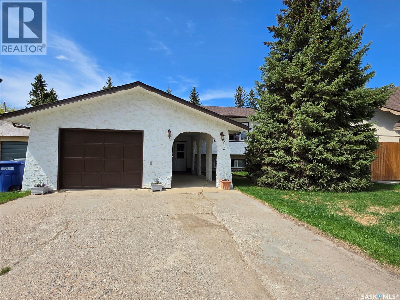 613 2nd STREET W
