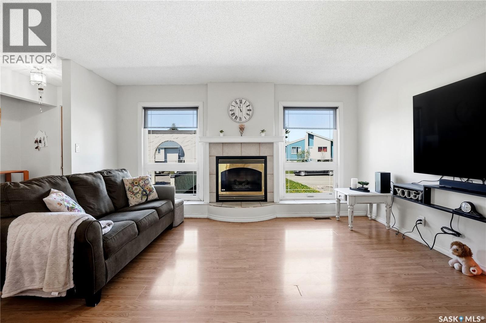 1009 Corman CRESCENT - 6