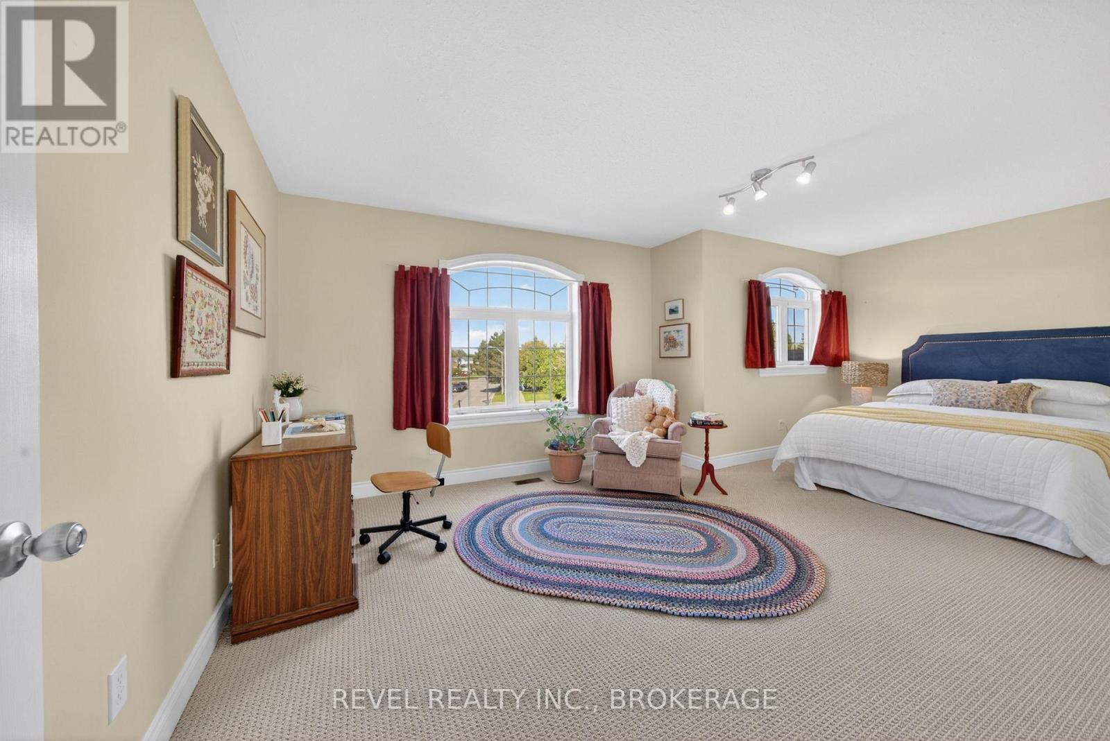 567 SHILOH AVENUE - 34