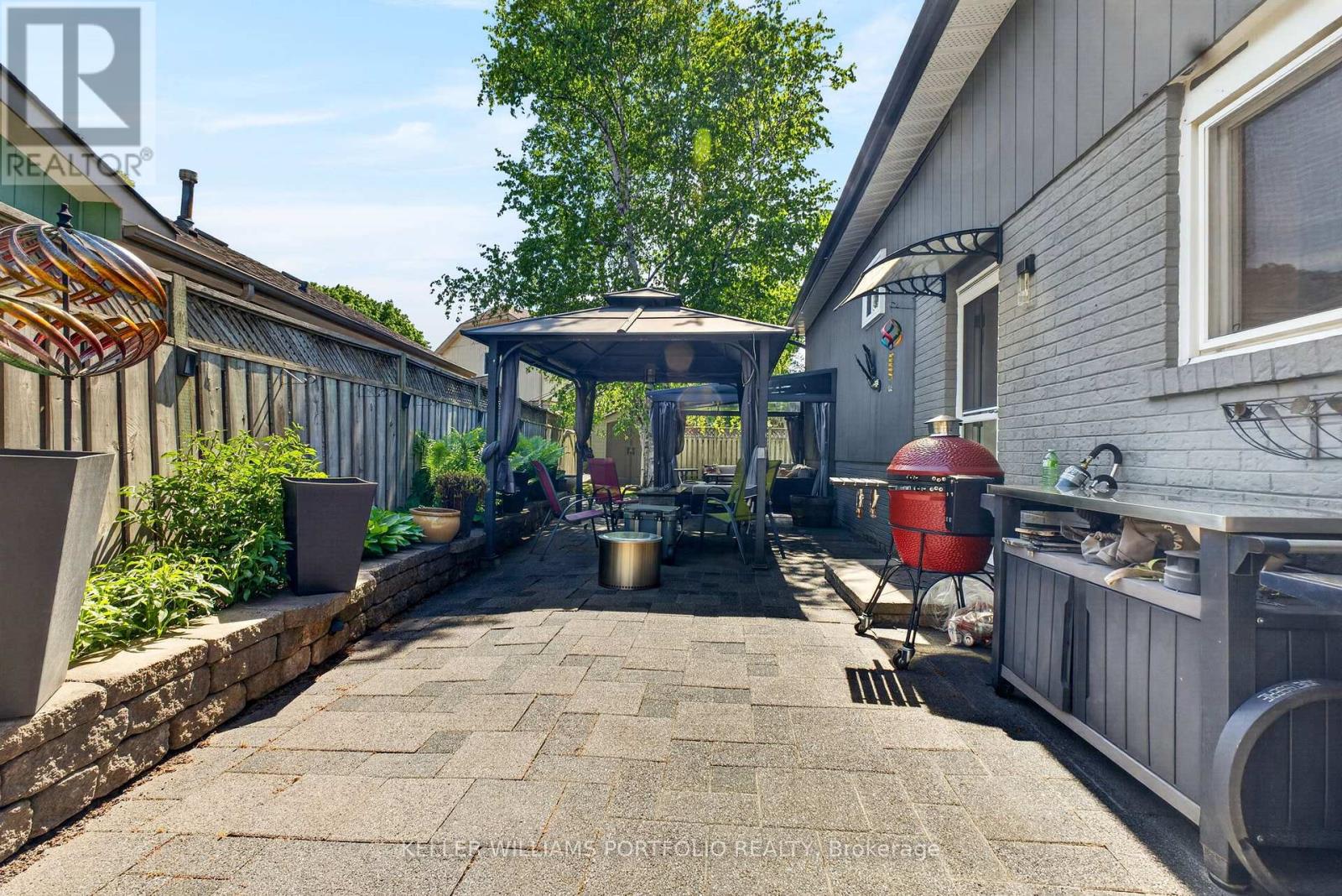 38 LAURELCREST STREET - 28
