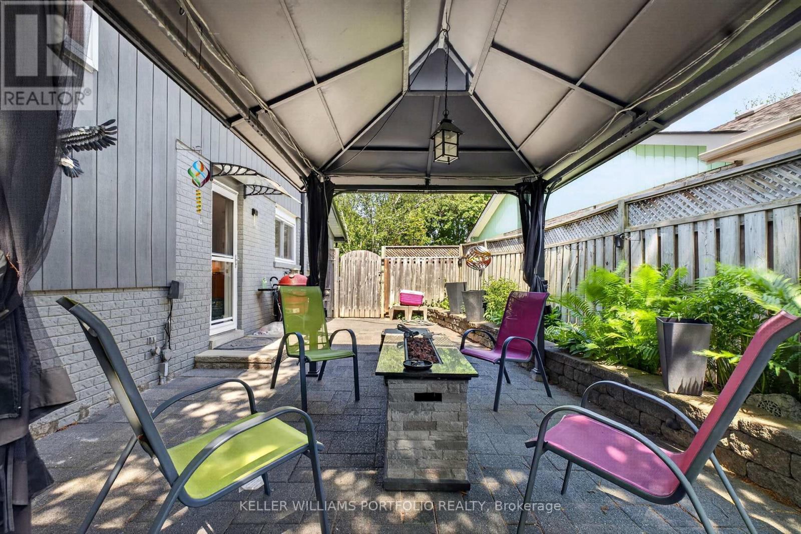 38 LAURELCREST STREET - 27