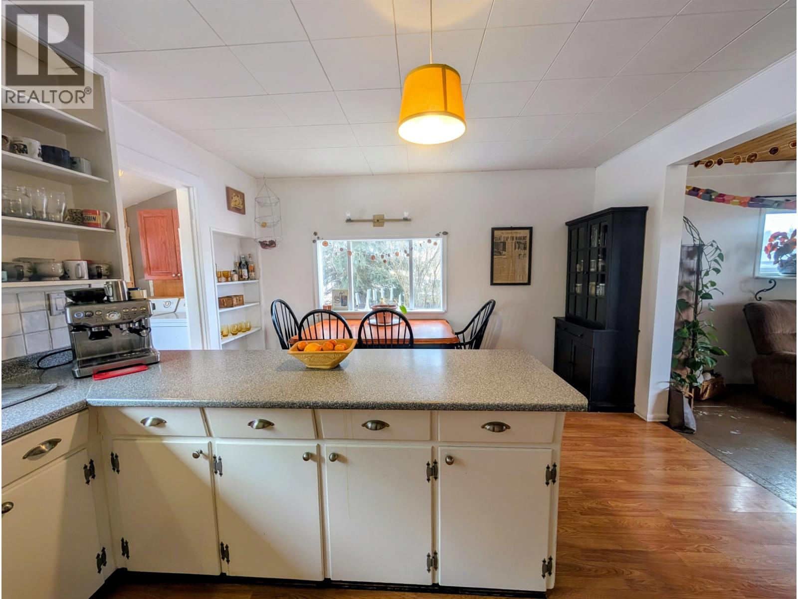 3679 BROADWAY AVENUE - 8