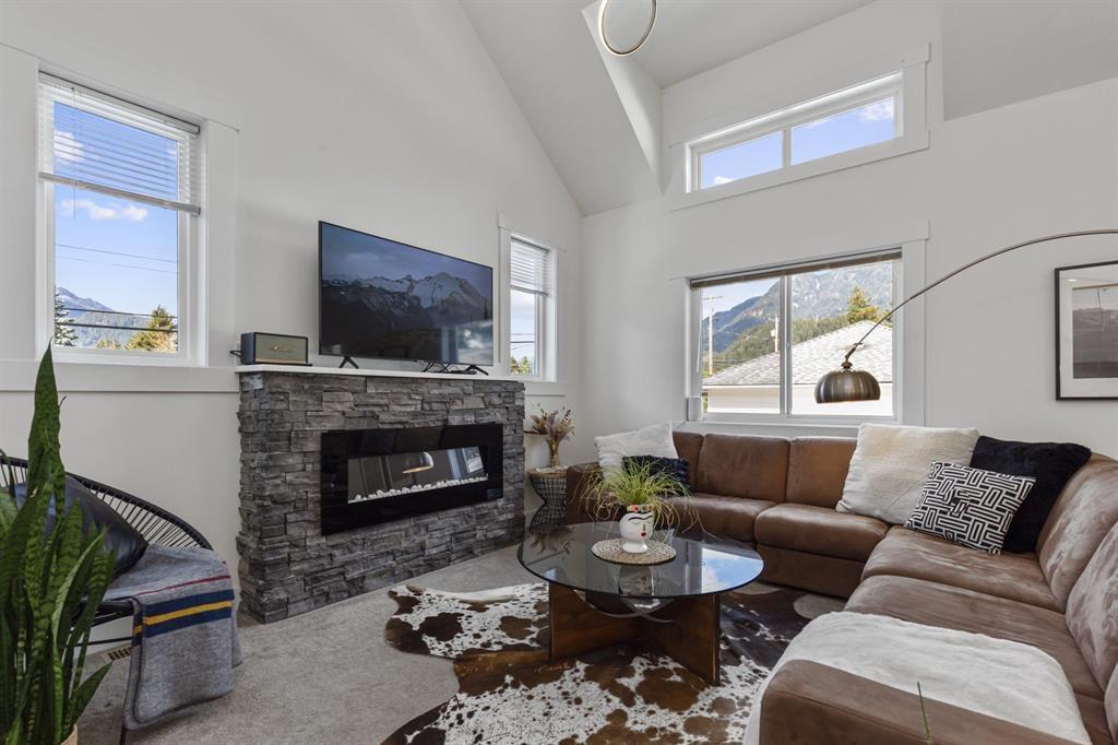 1 548 PARK Street - photo 2