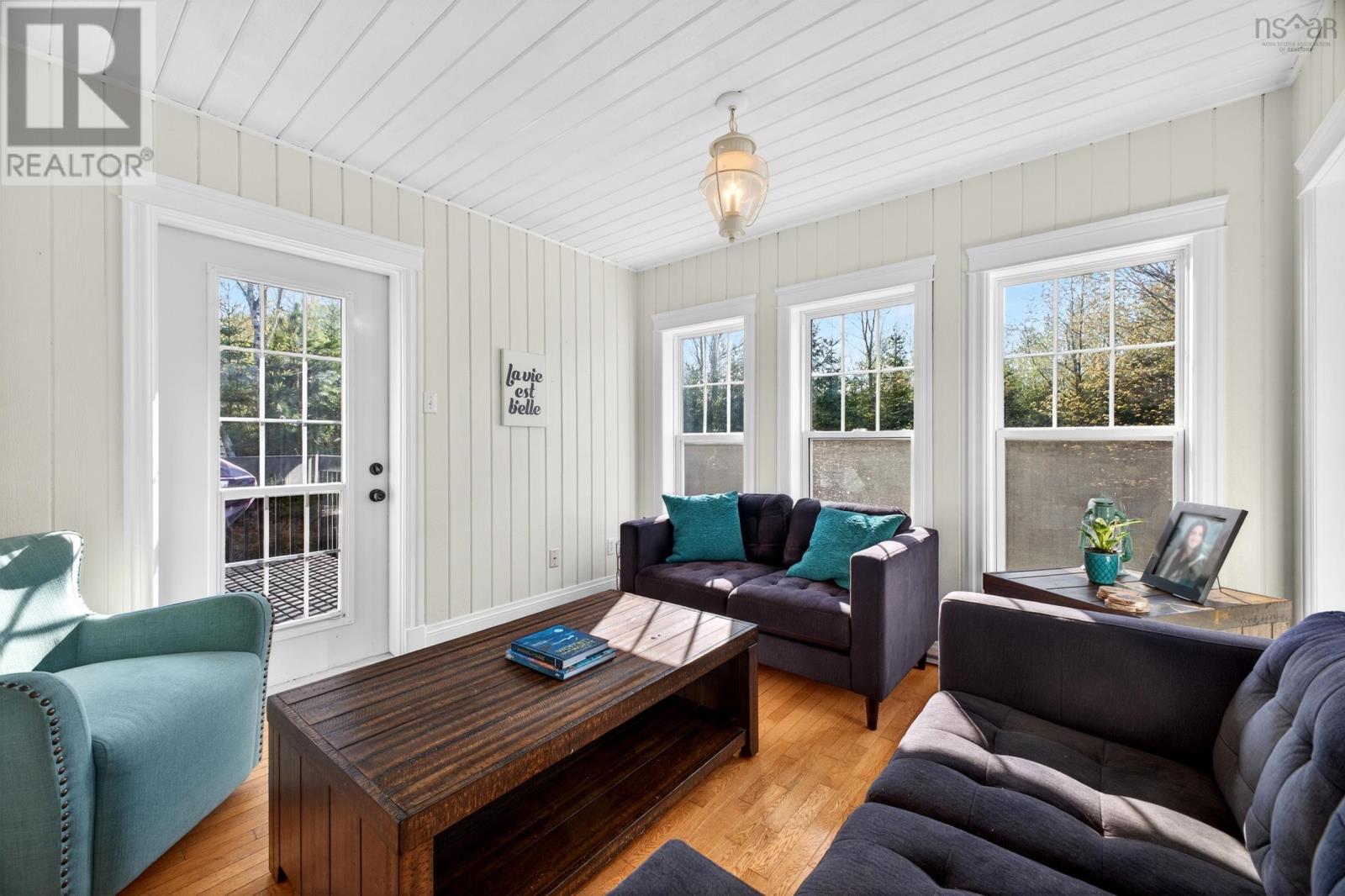 104 GEORGINA Drive - 21