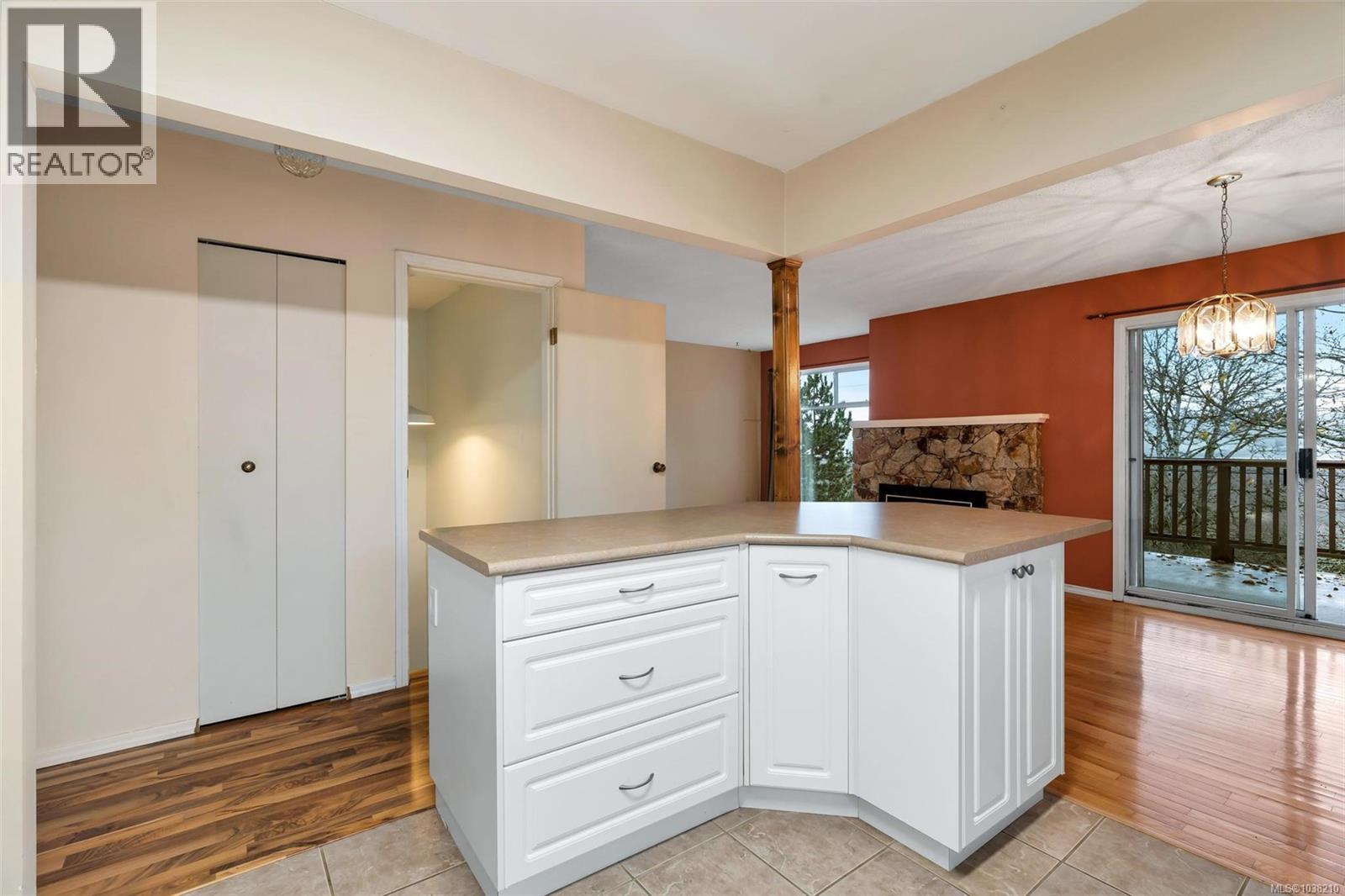 #1 6172 Alington Rd - 9