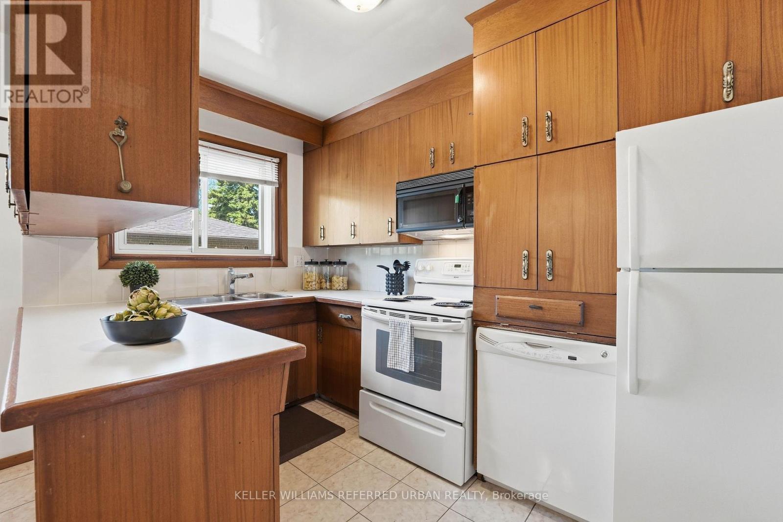 318 MARION AVENUE - 6