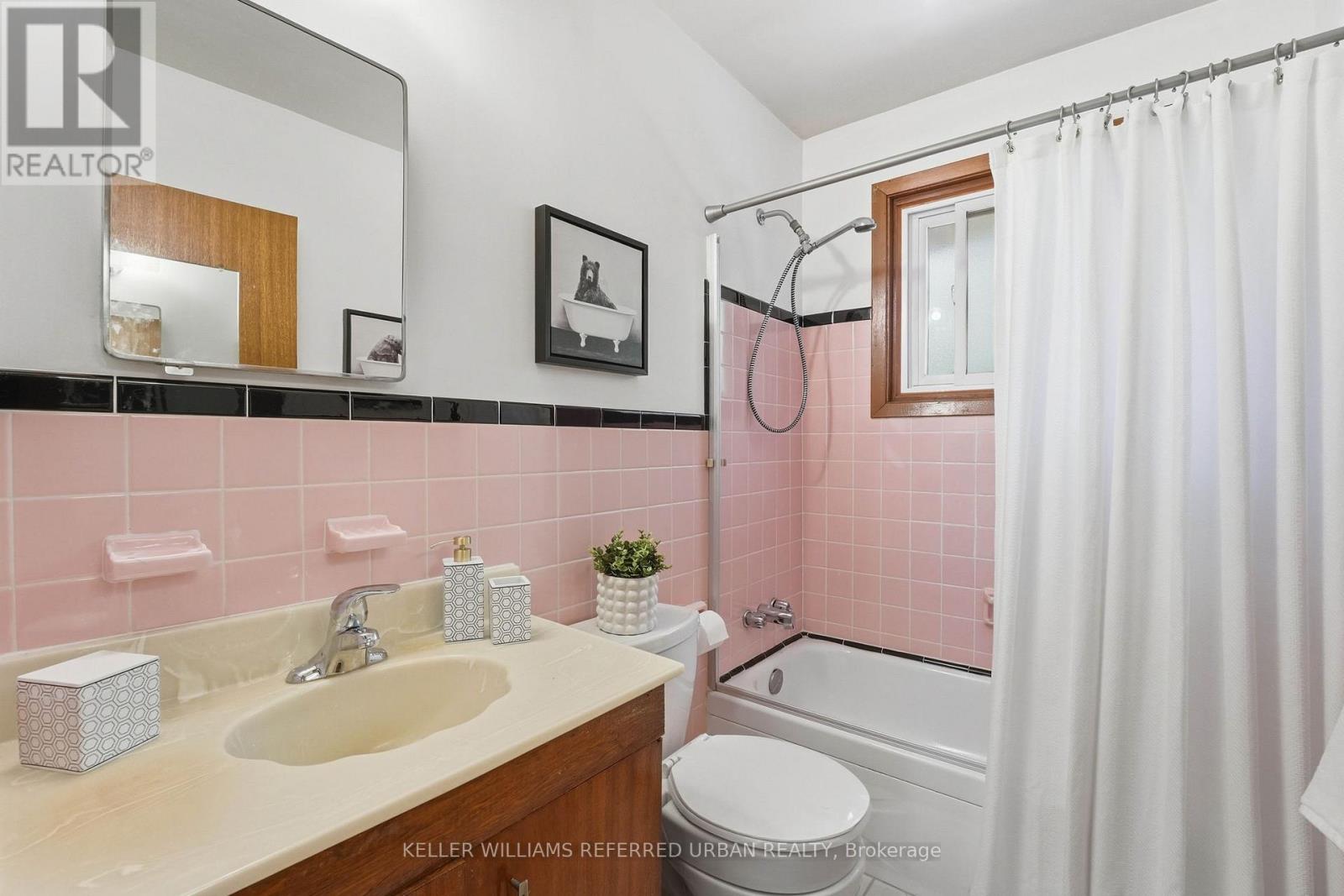 318 MARION AVENUE - 8