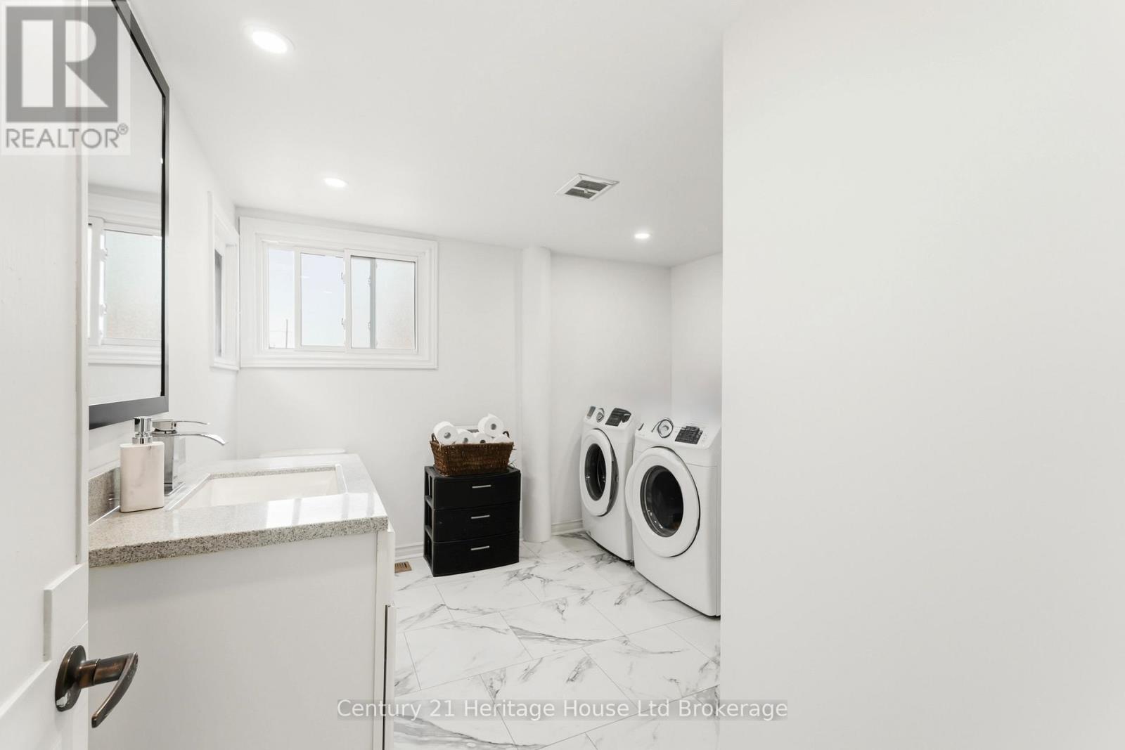34 HUMBOLDT PARKWAY - 11