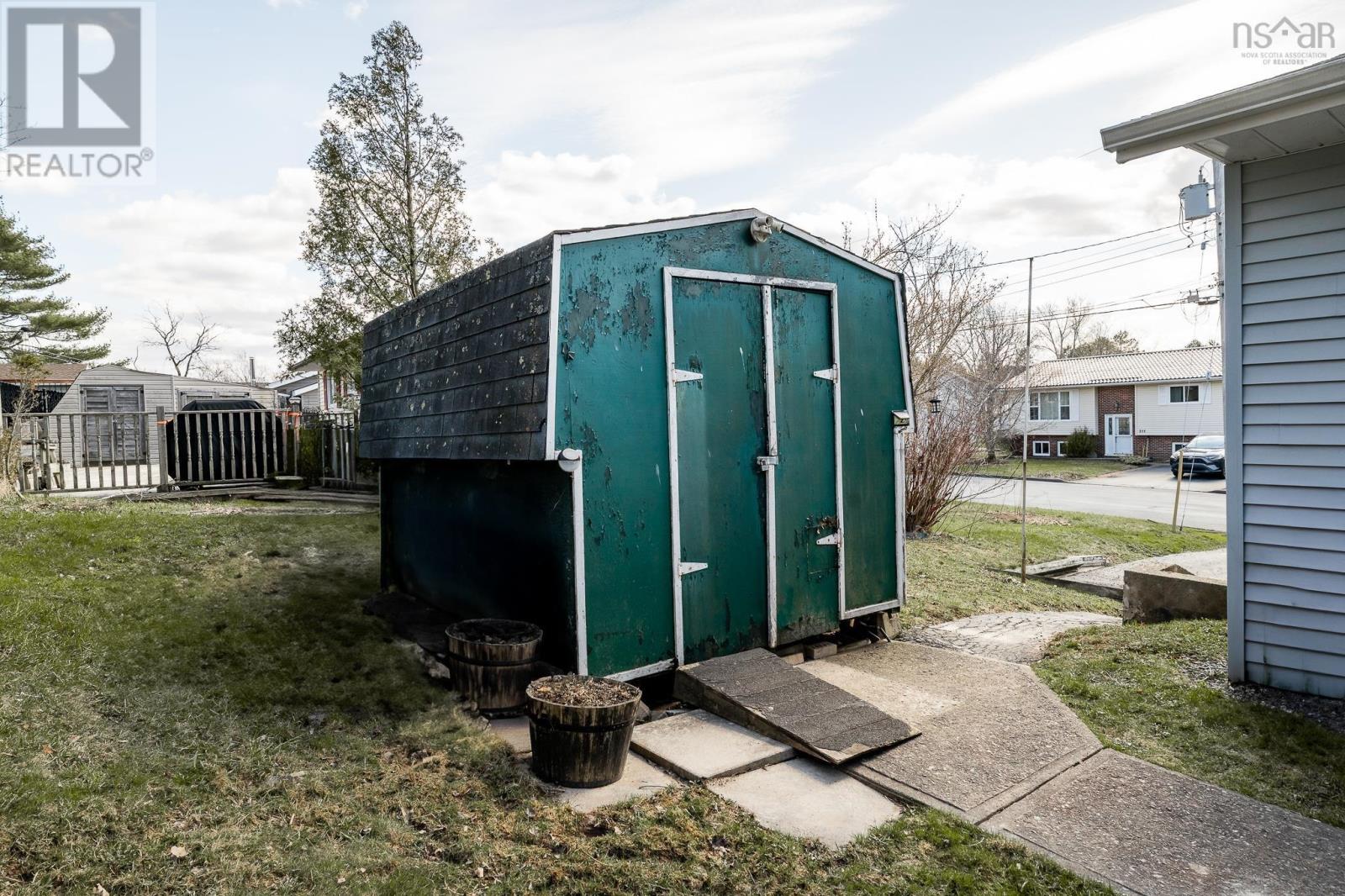 210 Churchill Downs Circle - 32