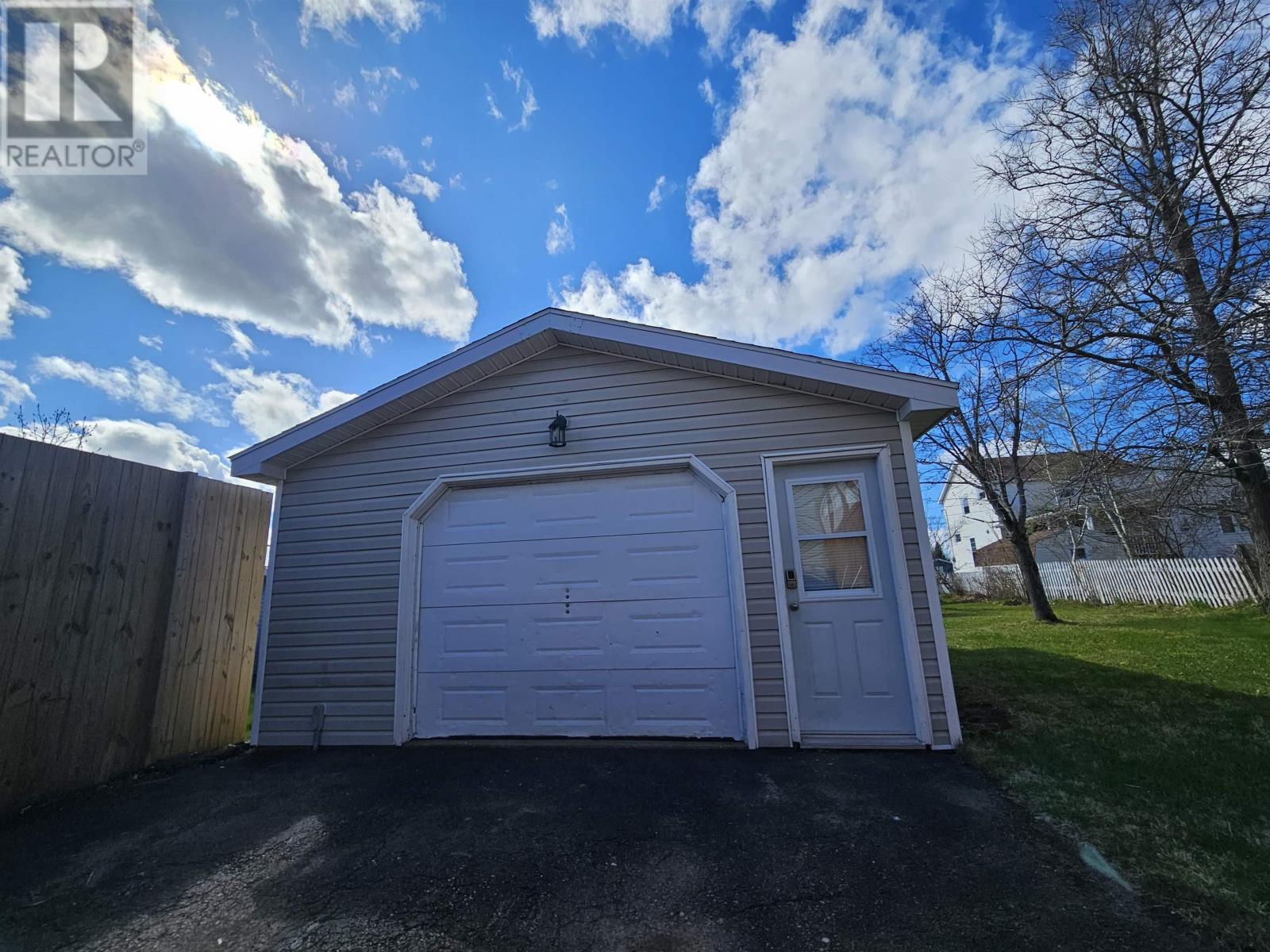 283 Cartier Street - 4